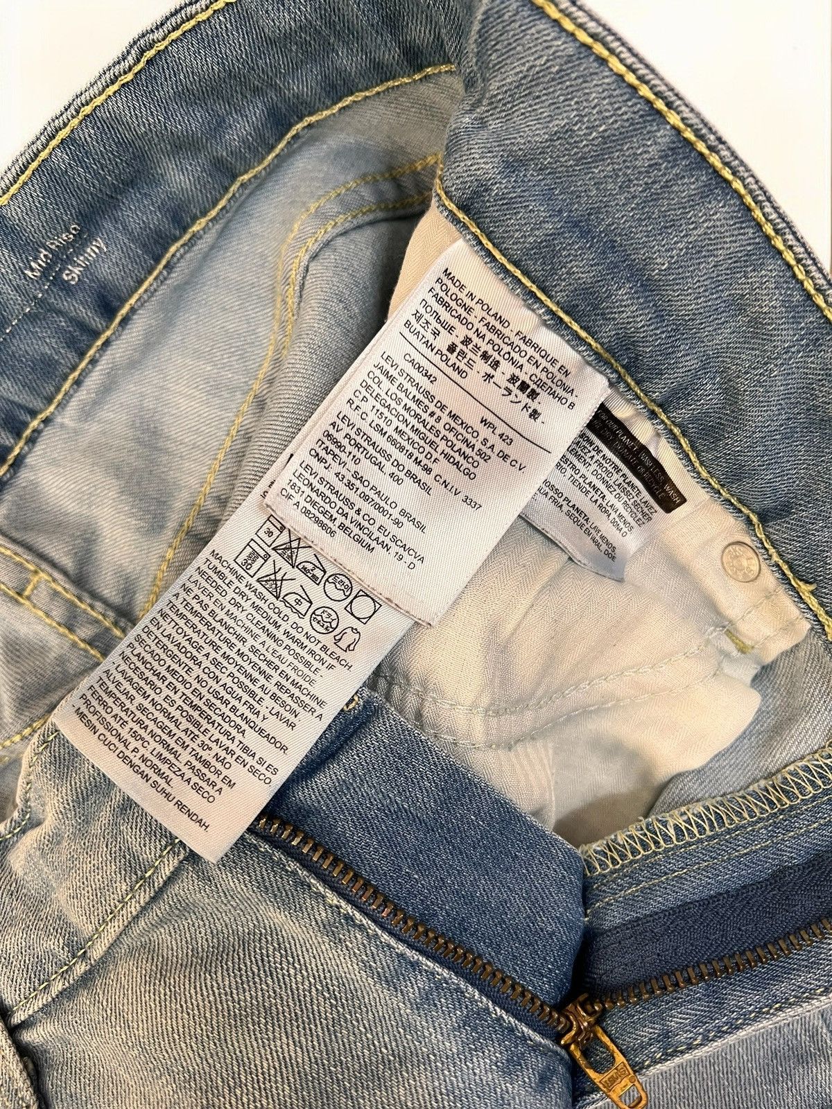 Levi's Levi’s Demi Curve Mid Rise Skinny Jeans size W28 L34 Size 28" / US 6 / IT 42 - 6 Thumbnail