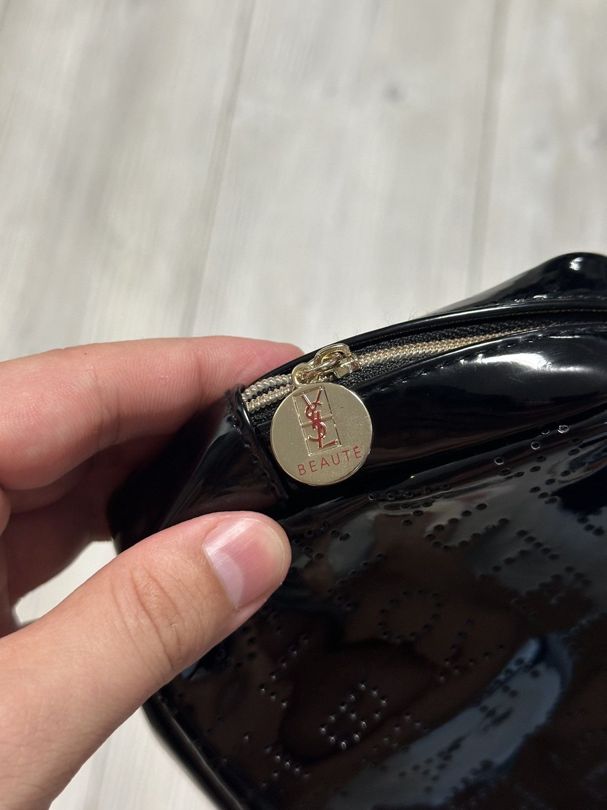 Yves Saint Laurent Yves Saint Laurent YSL beaute small HandBag Size ONE SIZE - 2 Thumbnail
