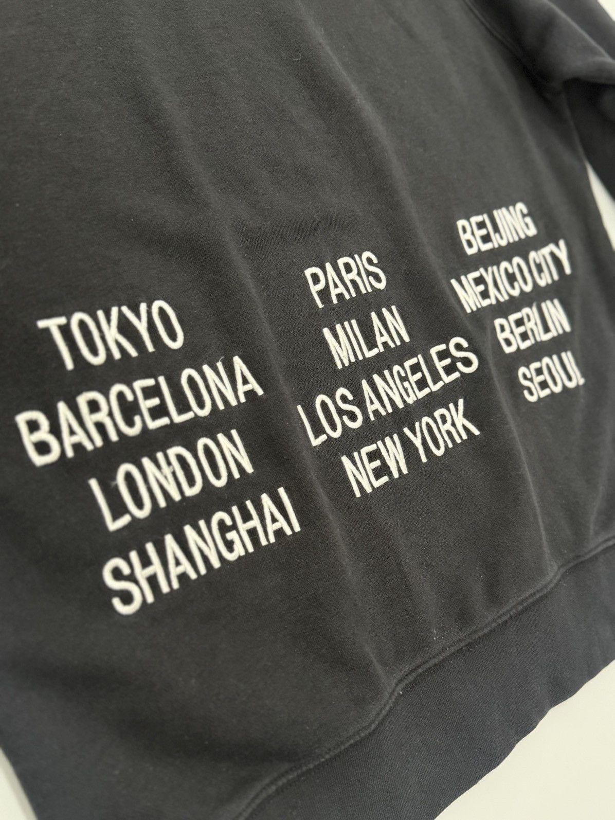 Nike 🔥 NIKEWORLD TOUR CREWNECK SWEATSHIRT - L Size US M / EU 48-50 / 2 - 17 Thumbnail