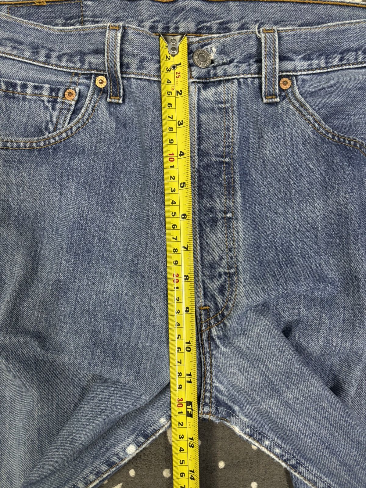 Levi's Vintage 90s Levis 501 Blue Wash Button Fly Distressed Jeans Size US 33 - 17 Thumbnail