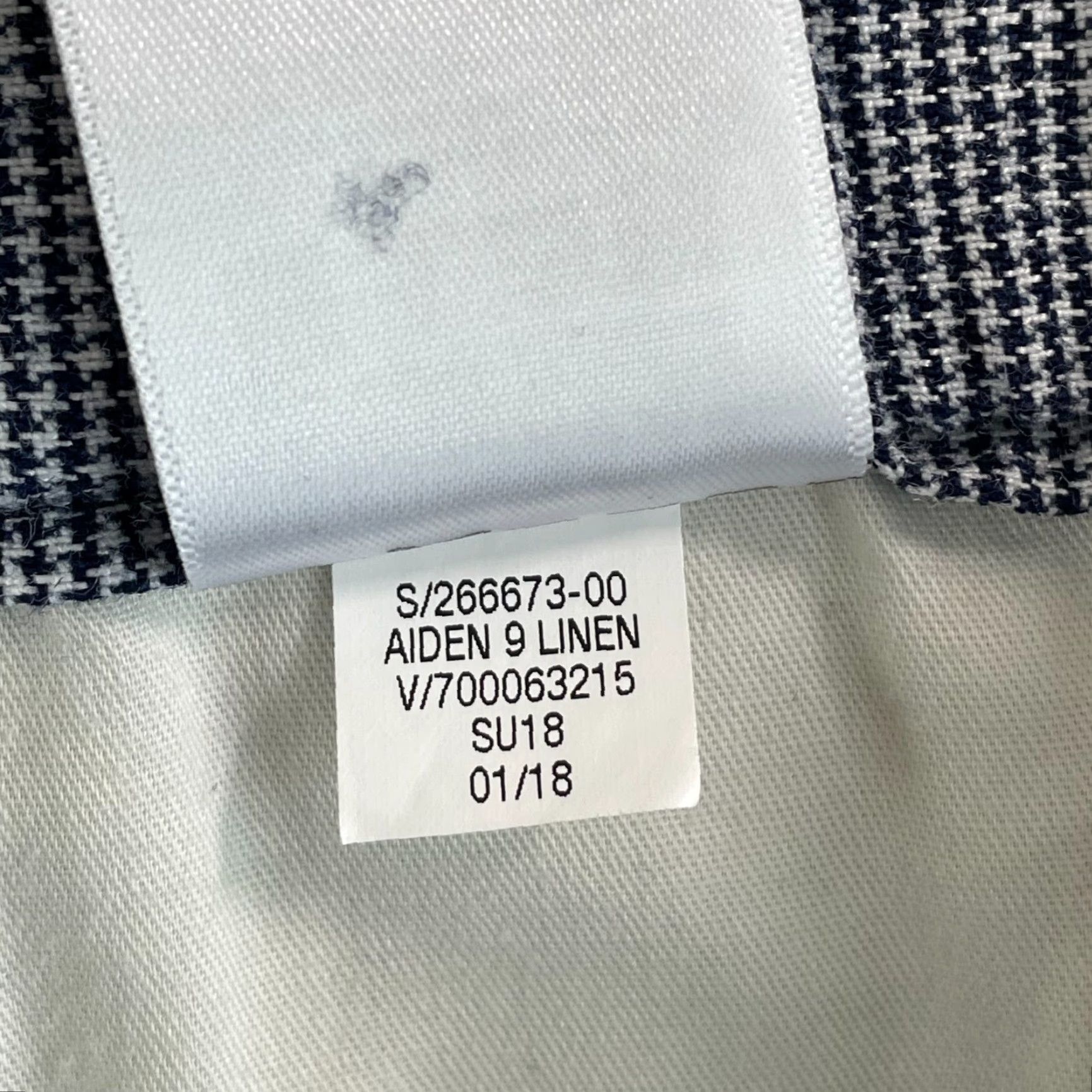 Banana Republic VINTAGE Banana Republic Aiden Shorts Men 35 Blue Chino Linen Blend Geometric Houndstooth Casual Zip Front Pockets 35 Regular Men Size US 35 - 3 Thumbnail