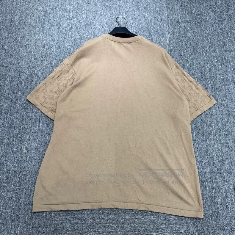 Louis Vuitton Louis Vuitton size 4l Embossed print knit short sleeve Size US M / EU 48-50 / 2 - 5 Thumbnail