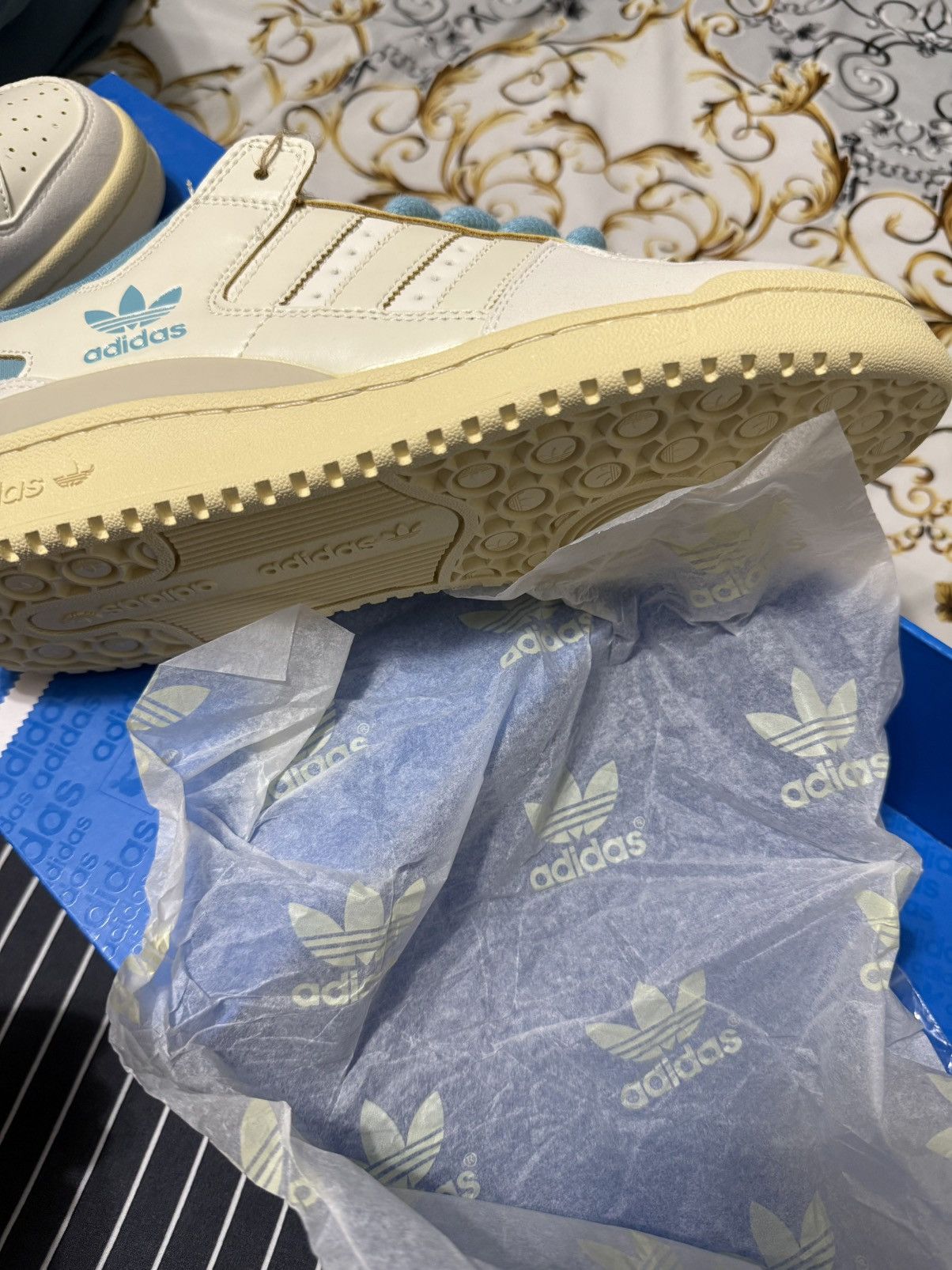 Adidas BLUE WHITE ADIDAS Size US 8 / EU 41 - 7 Thumbnail