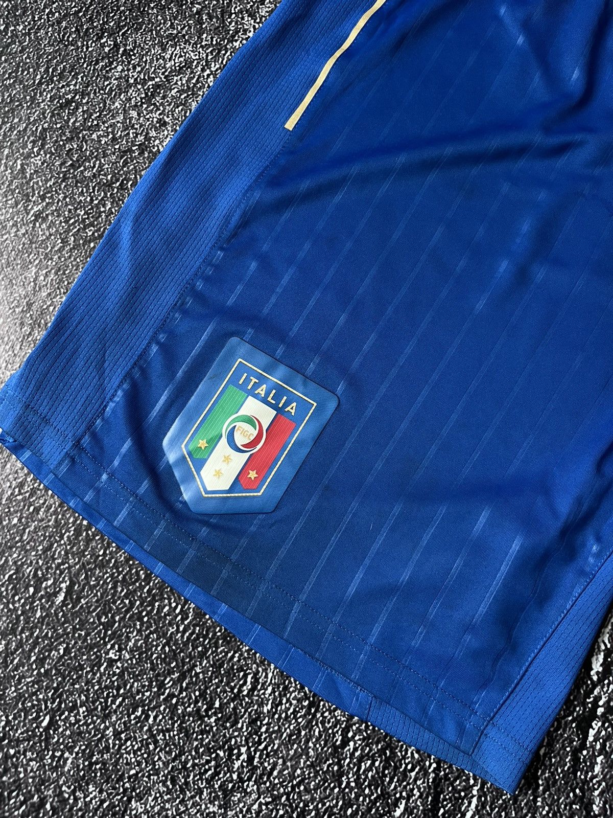 Puma Italy Home Football Soccer Shorts Puma size L Size US 34 / EU 50 - 4 Thumbnail