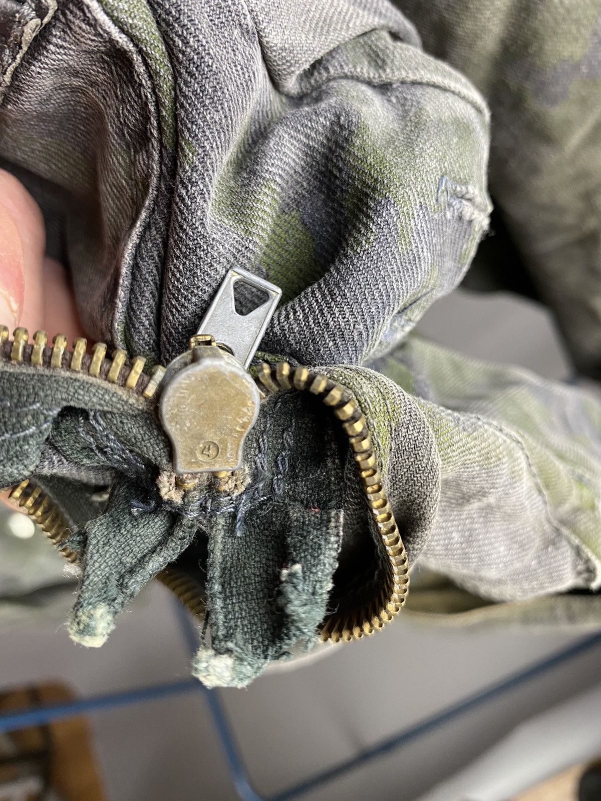 Vintage Rare Vintage Distressed Camo Hunting Jacket – Multi-Pocket Size US L / EU 52-54 / 3 - 10 Thumbnail