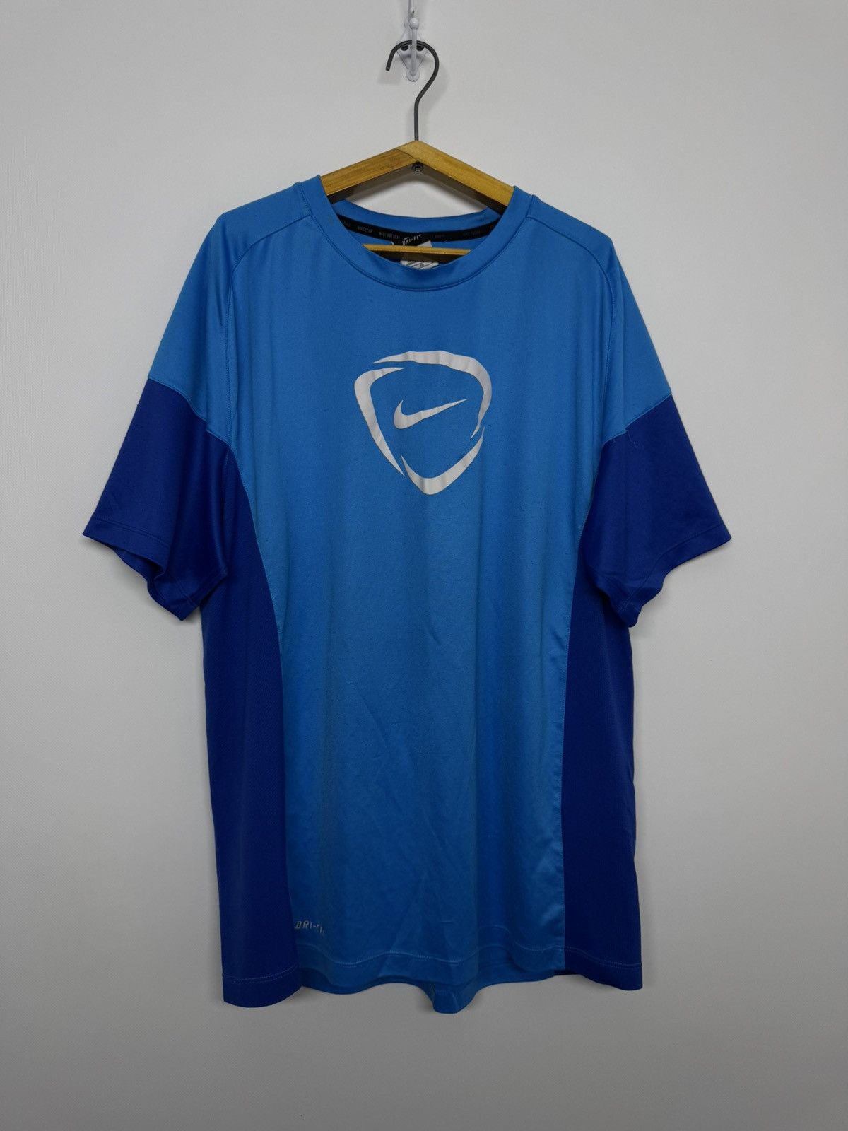 Nike Vintage Nike Y2k t shirt swoosh logo 00’s Size US XL / EU 56 / 4 - 4 Thumbnail