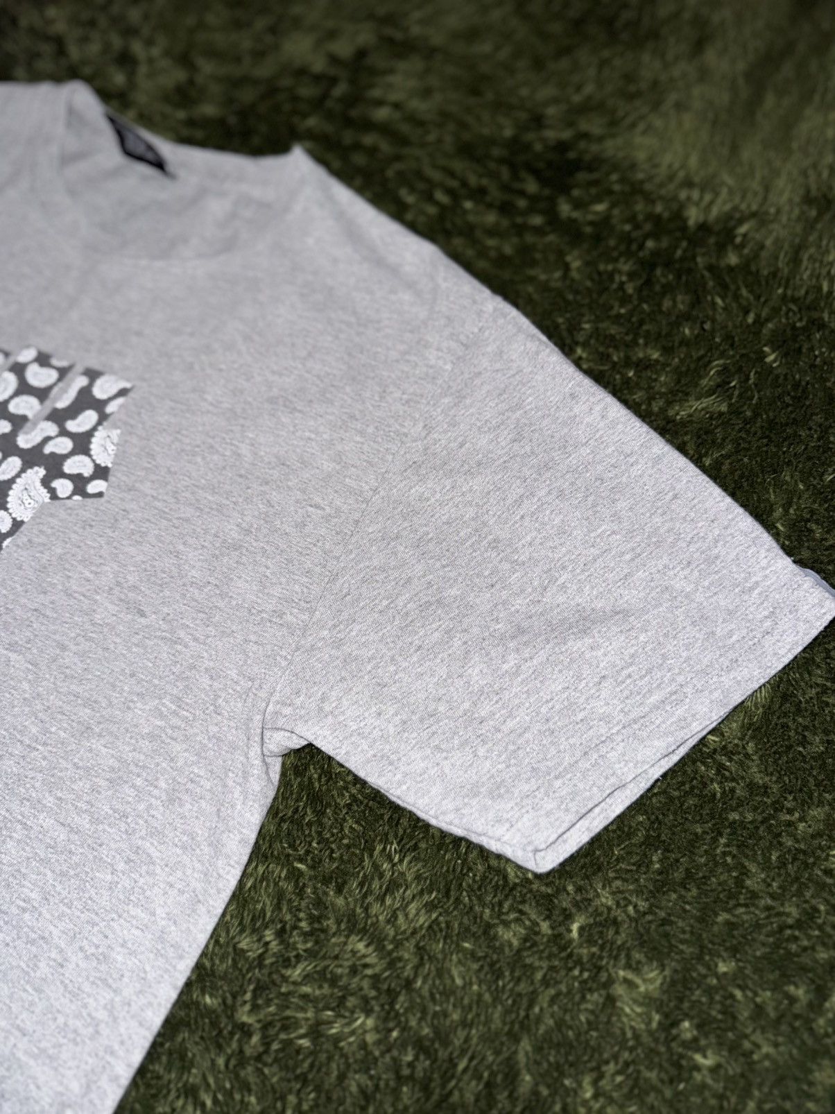 Undefeated [M] Undefeated Paisley Logo Tubular T-Shirt Grey Size US M / EU 48-50 / 2 - 5 Thumbnail