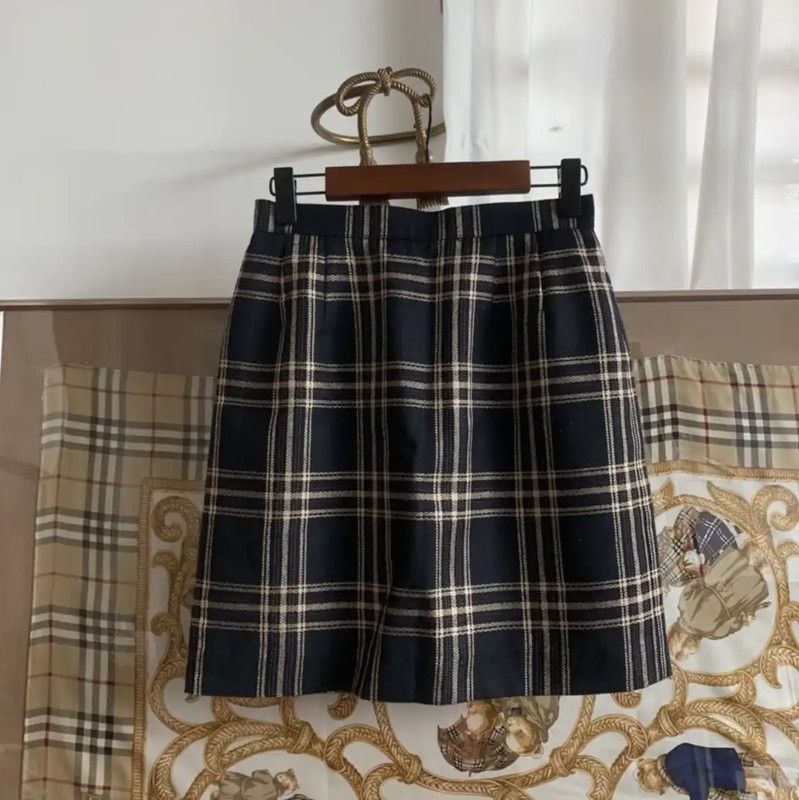 Burberry Burberry Color Block Wool Skirt for Women Size 23" - 1 Thumbnail