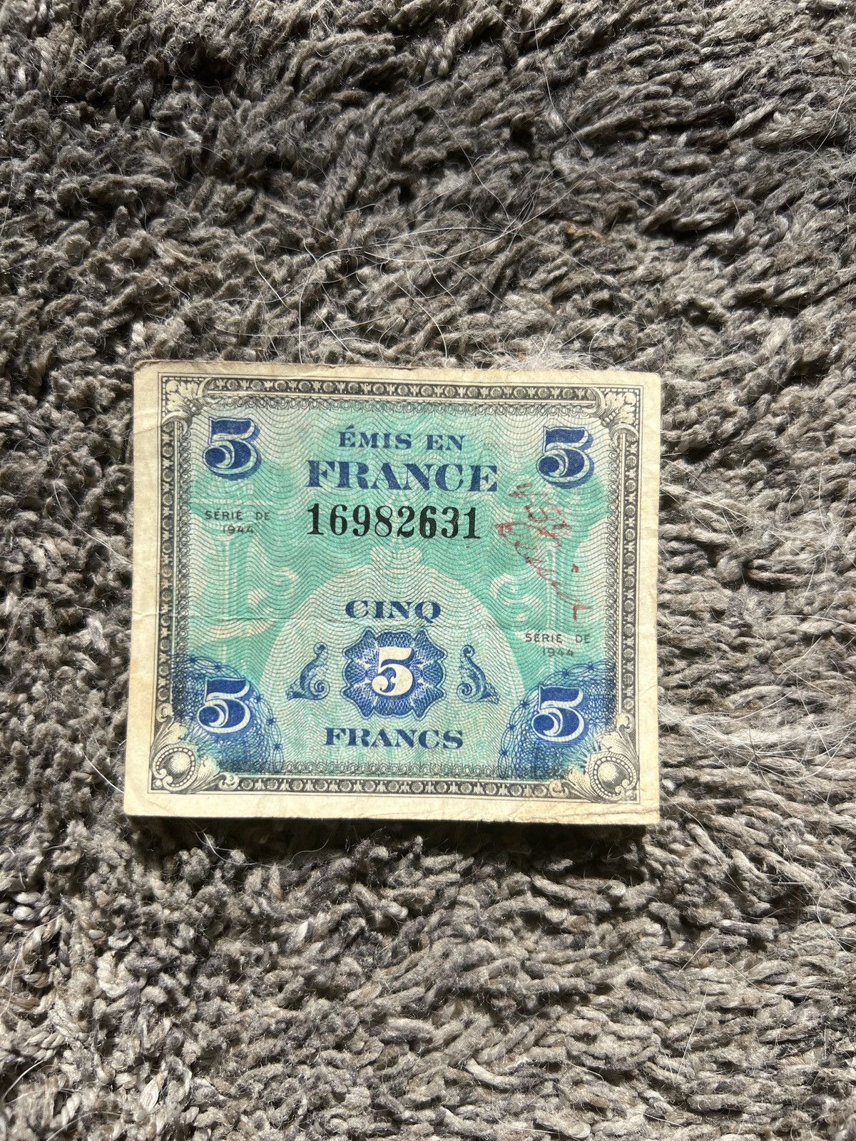 Vintage 1944 5 French Francs Banknote Size ONE SIZE - 1 Thumbnail