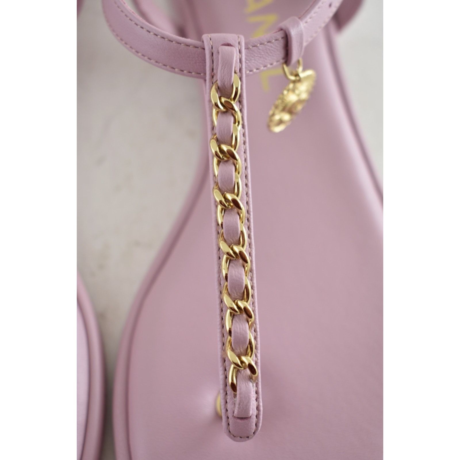 Chanel Chanel Lilac Pink Gold Chain Flat Thong Sandal 39.5 Size US 9.5 / IT 39.5 - 9 Thumbnail