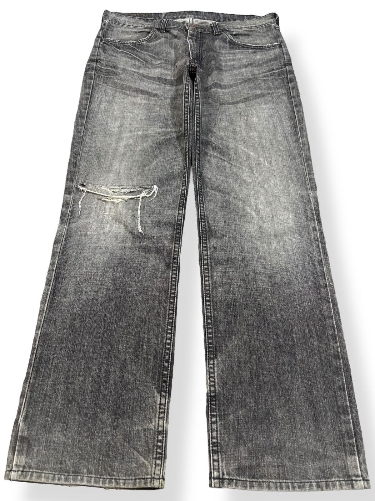 Levi's Vintage 2000s Levis 519-09 Faded Whiskers Distressed Jeans Size US 34 / EU 50 - 1 Thumbnail