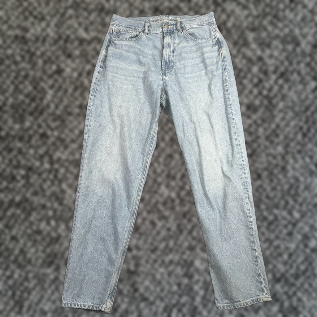 American Eagle Outfitters VINTAGE American Eagle Womens Jeans Mom Fit 6 Light Wash Blue High Rise Relaxed Denim Size 28" / US 6 / IT 42 - 1 Thumbnail