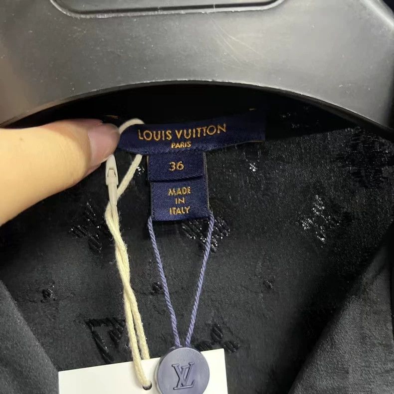 Louis Vuitton Louis Vuitton Black Honeysuckle Jacquard Lapel Button Home Size XS / US 0-2 / IT 36-38 - 2 Thumbnail