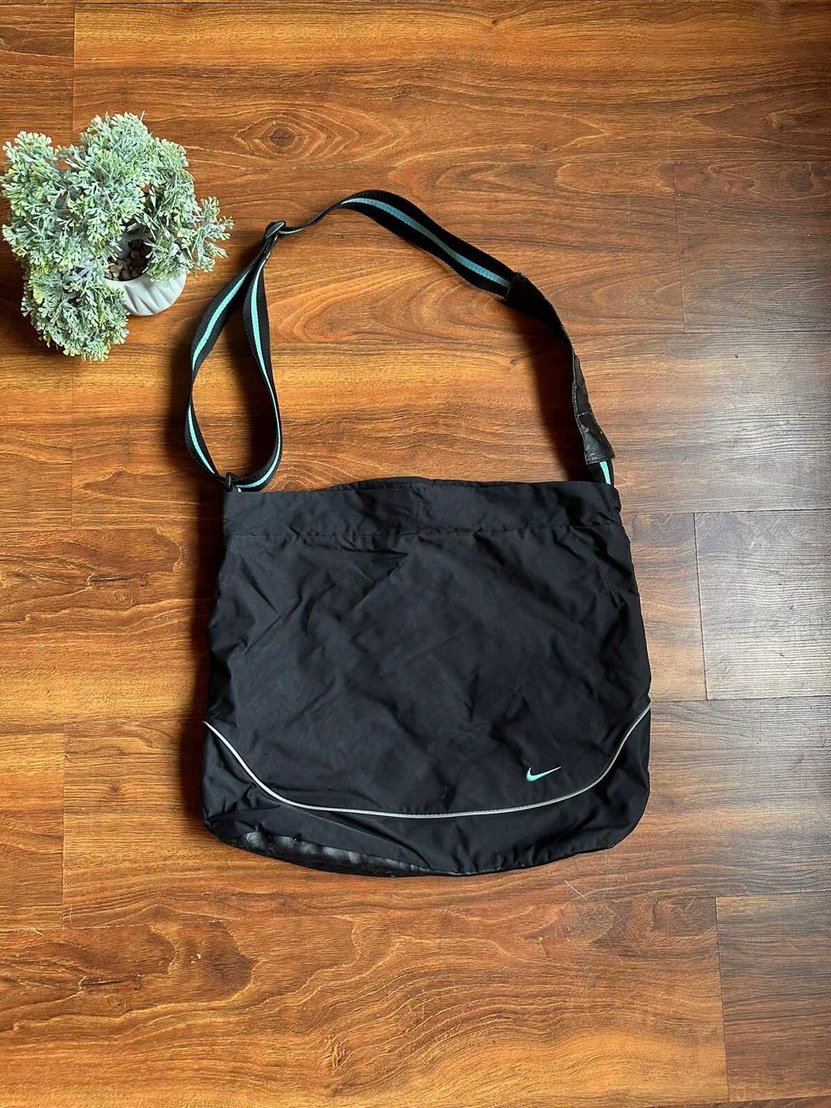 Pre-owned Nike X Vintage Nike Vintage Basic Logo Streetwear Massenger Bag In Black