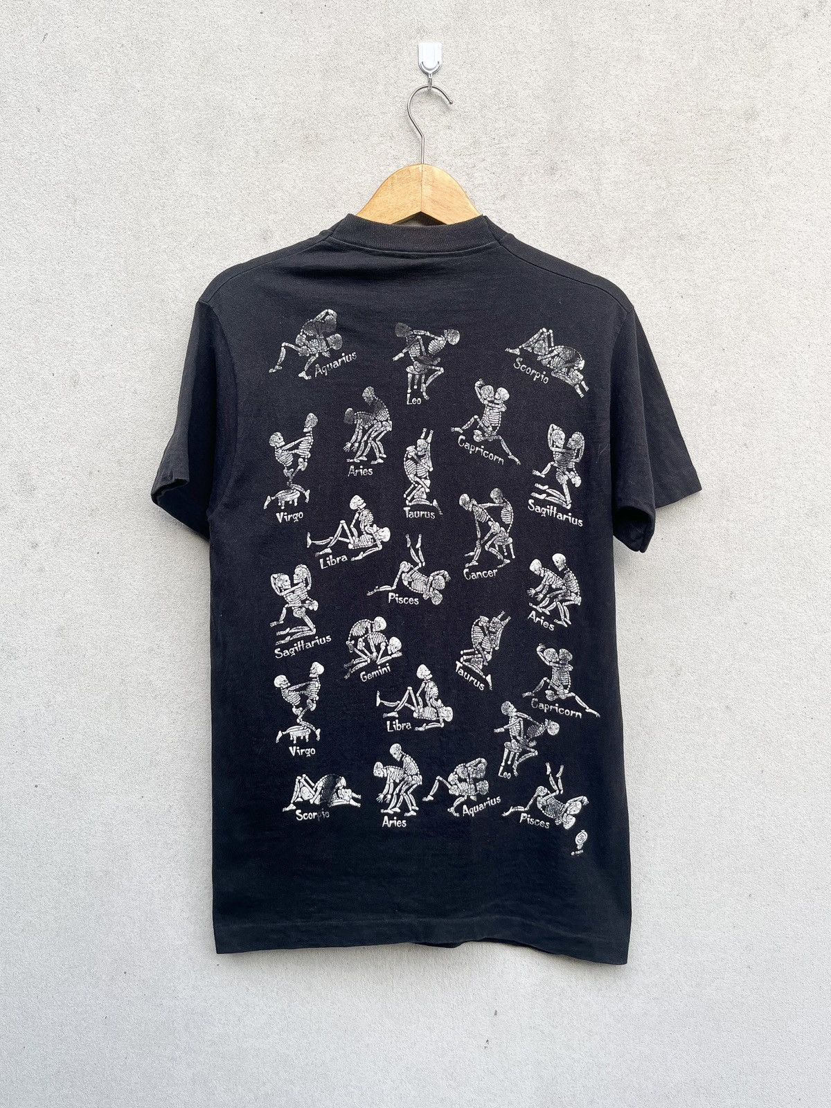 Vintage Vintage ©1995’s Skeleton Zodiac S*x Position tshirt Size US M / EU 48-50 / 2 - 4 Thumbnail
