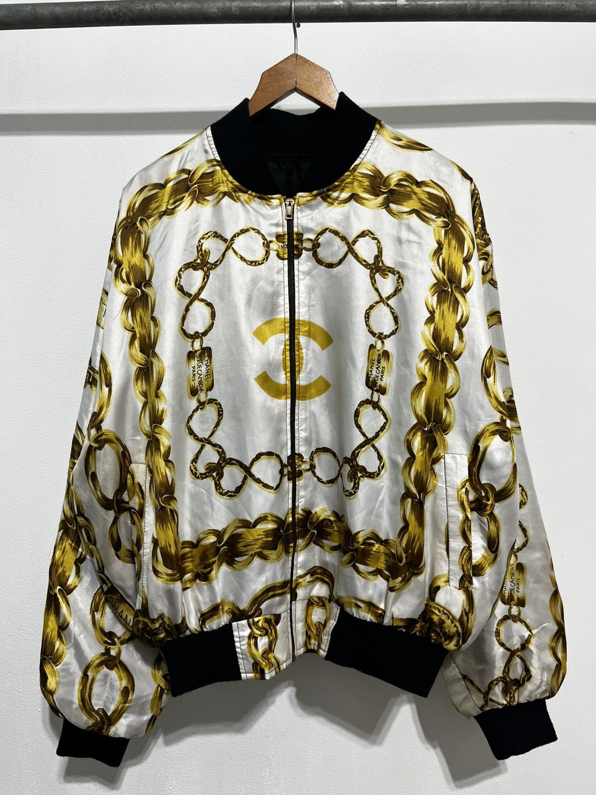 Chanel 1980s Bootleg Chanel Silk Gold Chain Print Bomber Jacket Size US M / EU 48-50 / 2 - 2 Thumbnail