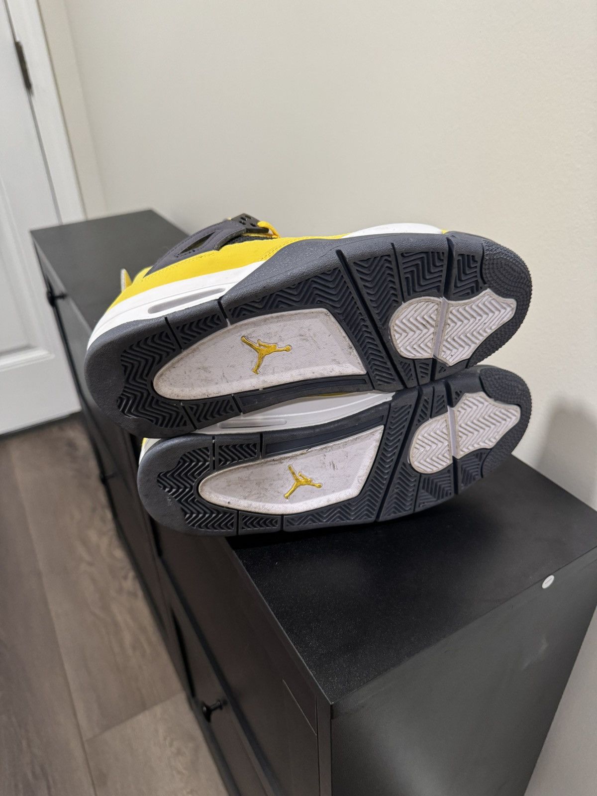 Jordan Brand × Nike Jordan 4 Retro Lightning 2021 (Gs) Size US 7 / EU 40 - 9 Thumbnail