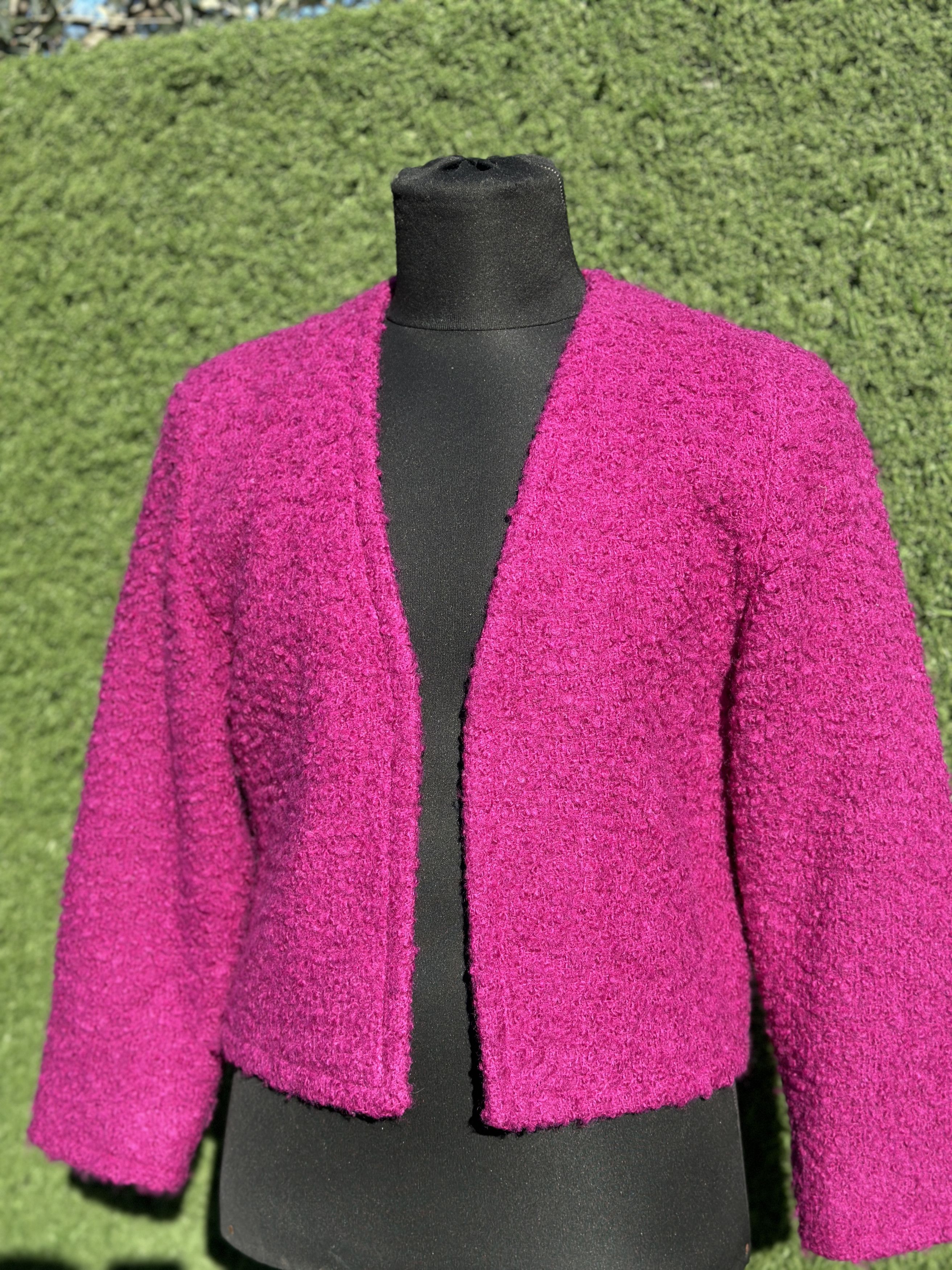 Valentino Valentino Miss V Boucle Wool Cropped Jacket Pink size S 44 Size S / US 4 / IT 40 - 5 Thumbnail