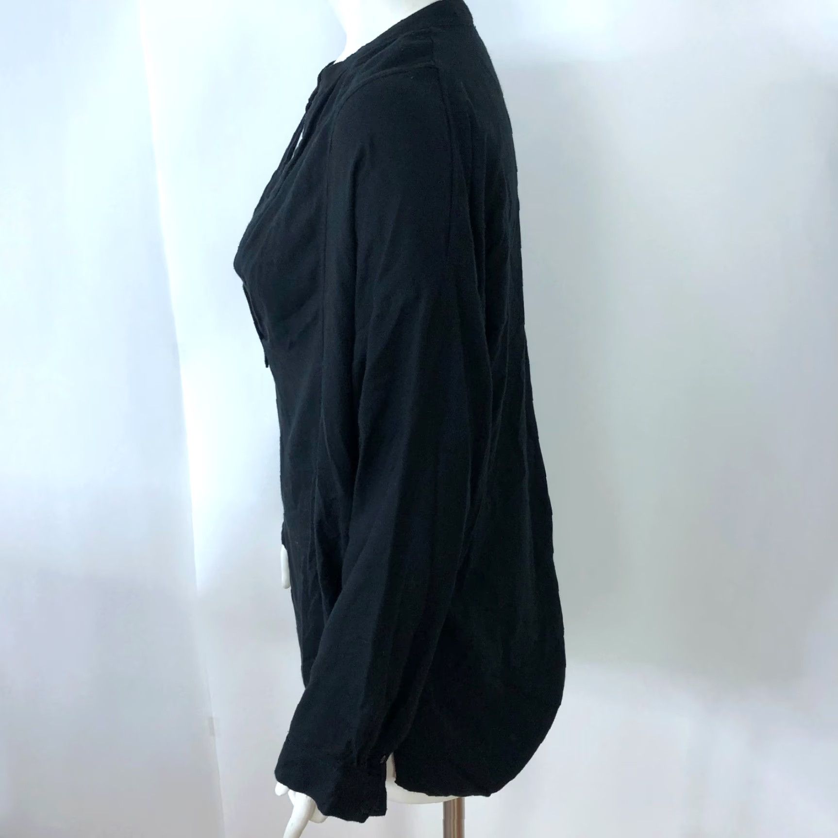 Vintage MIKOH Blouse Shirt Womens Small Oversized Pullover 100% Rayon Black V-Neck Pullover Top Tangible Plaid Pattern Best Fit Size S / US 4 / IT 40 - 2 Thumbnail