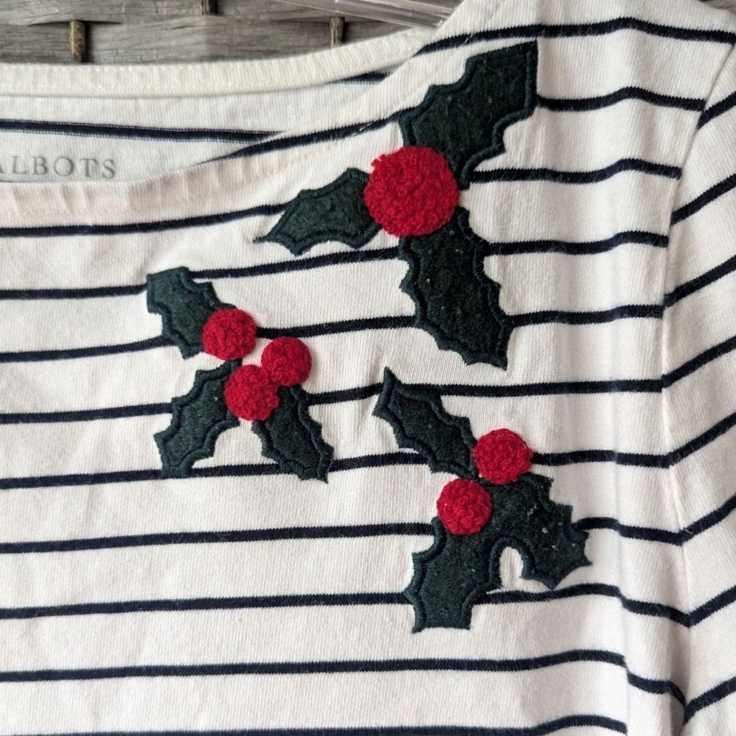 Talbots Talbots White Black Striped Holly Berry Applique Women Top Festive Holiday MP Size M / US 6-8 / IT 42-44 - 2 Thumbnail