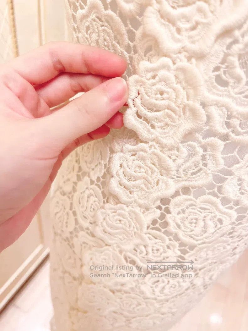 Valentino Valentino White flower lace dress Size M / US 6-8 / IT 42-44 - 4 Thumbnail
