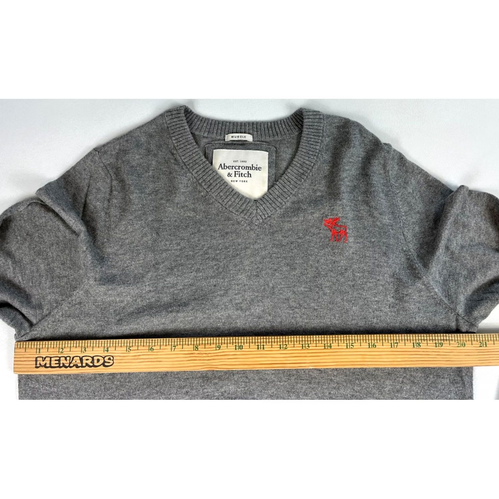 Abercrombie & Fitch VINTAGE Abercrombie & Fitch Men’s Knit V-Neck Pullover Sweater L Gray Logo Embroidered Size US L / EU 52-54 / 3 - 7 Thumbnail