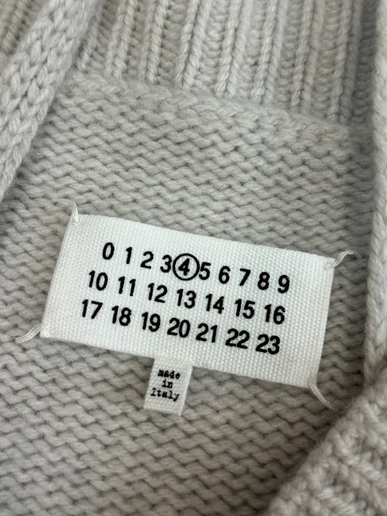 Maison Margiela Maison Margiela Silhouette V-neck sweater Size XS / US 0-2 / IT 36-38 - 2 Thumbnail
