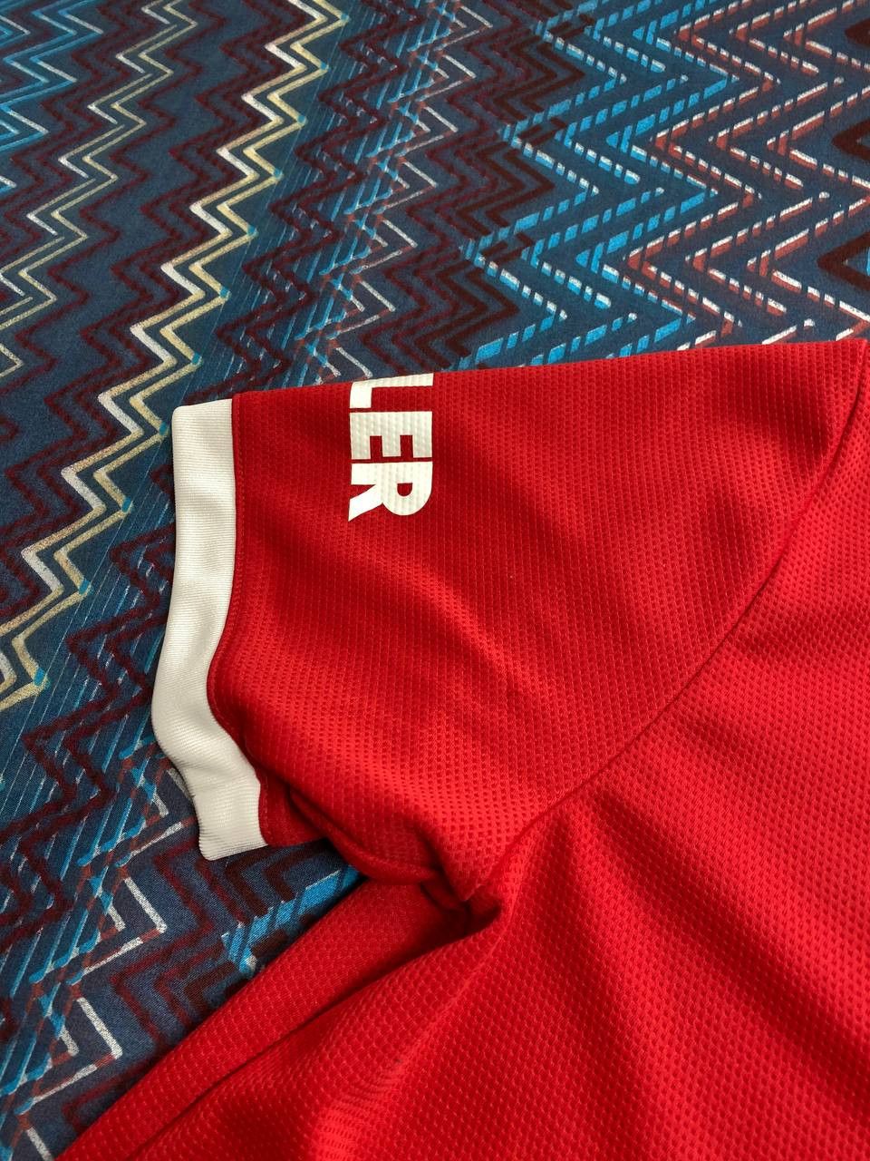 Adidas Jerseys Adidas MANCHESTER UNITED T-Shirt Y2K football club Size US S / EU 44-46 / 1 - 24 Thumbnail