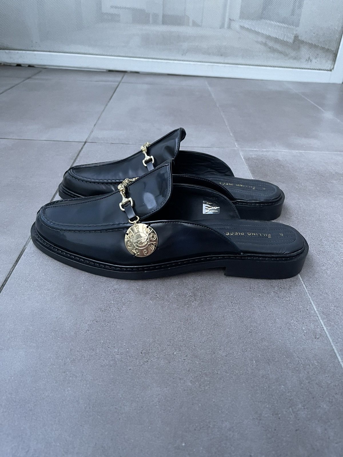 !DS! SS23 Filling Pieces Medal Black Mules