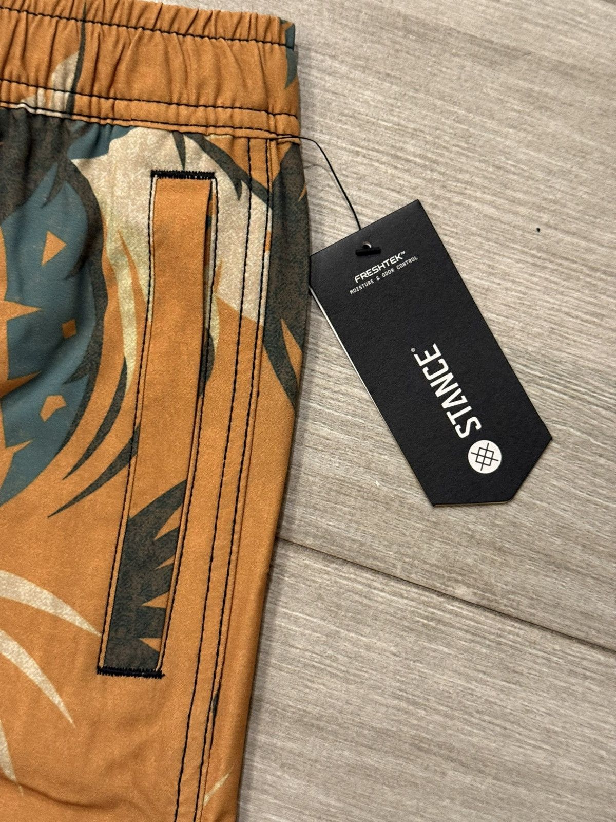 Stance Socks Stance Complex 2.0 Hybrid Short 7" Inseam GoldFade Sz Large Size US 34 / EU 50 - 2 Thumbnail
