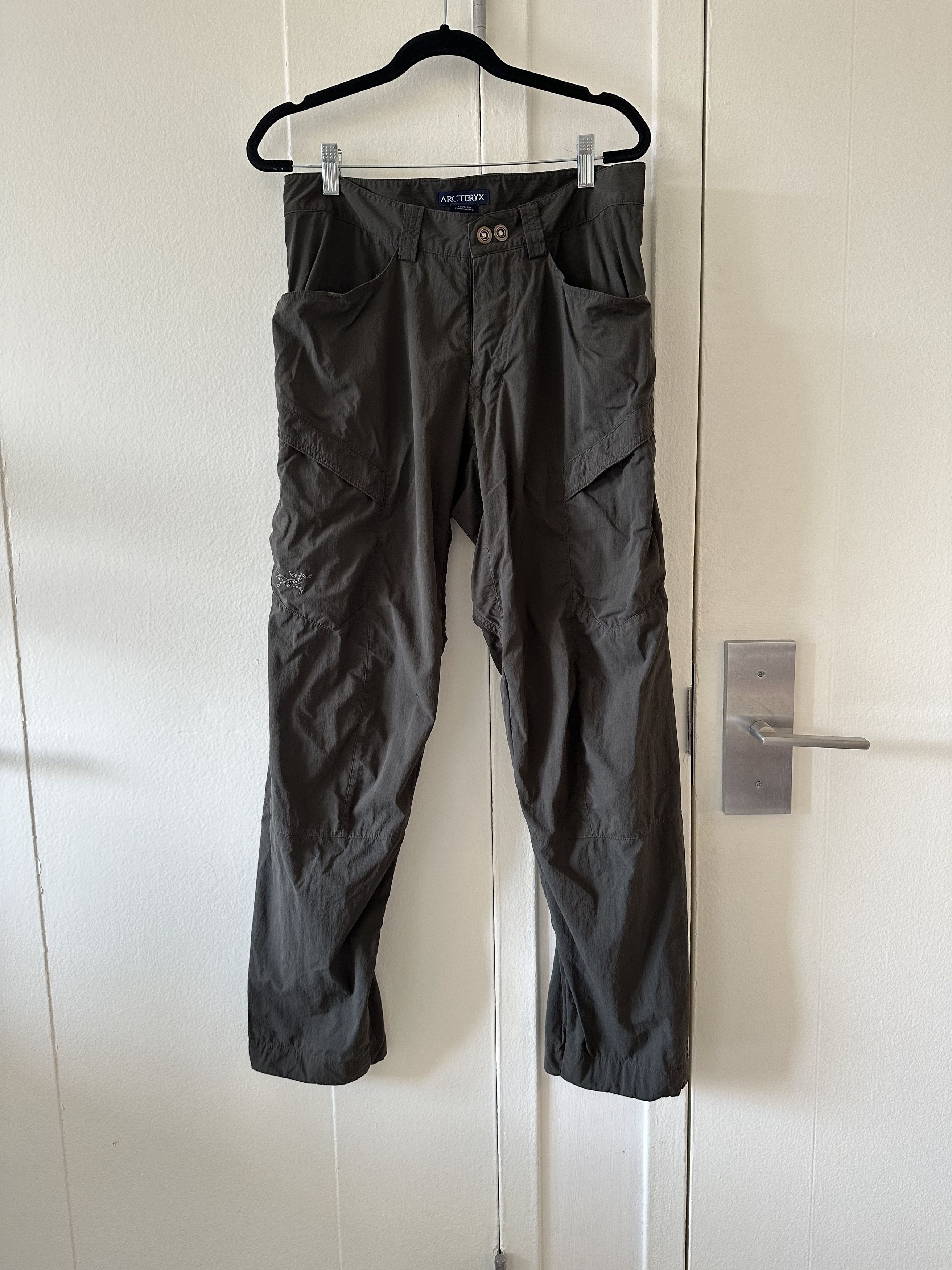 Pre-owned Arc'teryx Hiking Pants In Green