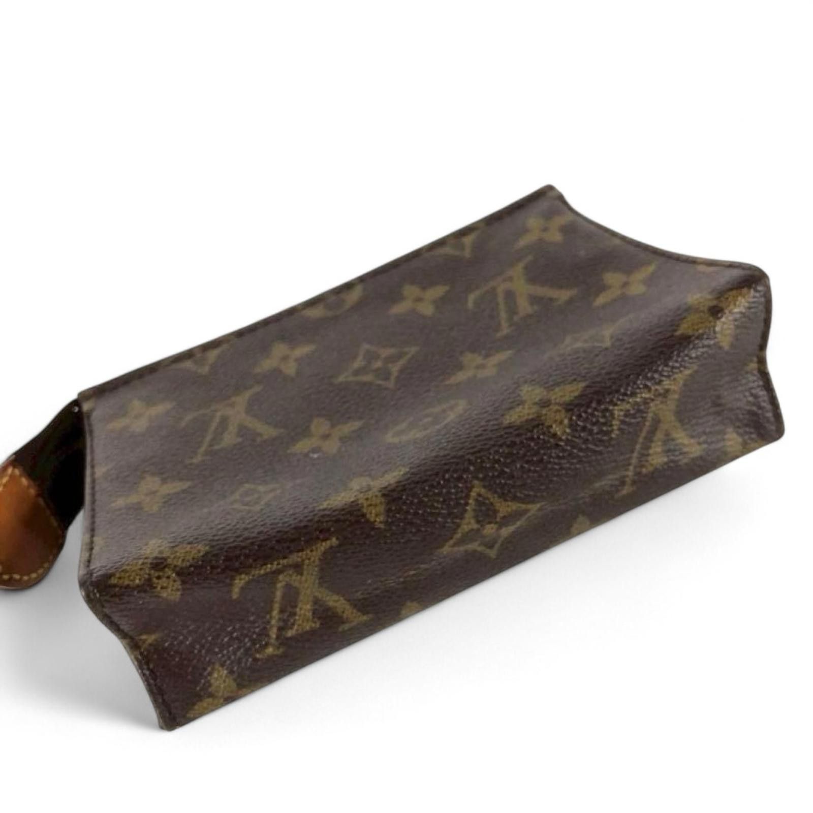 Louis Vuitton Louis Vuitton - Monogram Canvas Pouch Clutch Size ONE SIZE - 3 Thumbnail