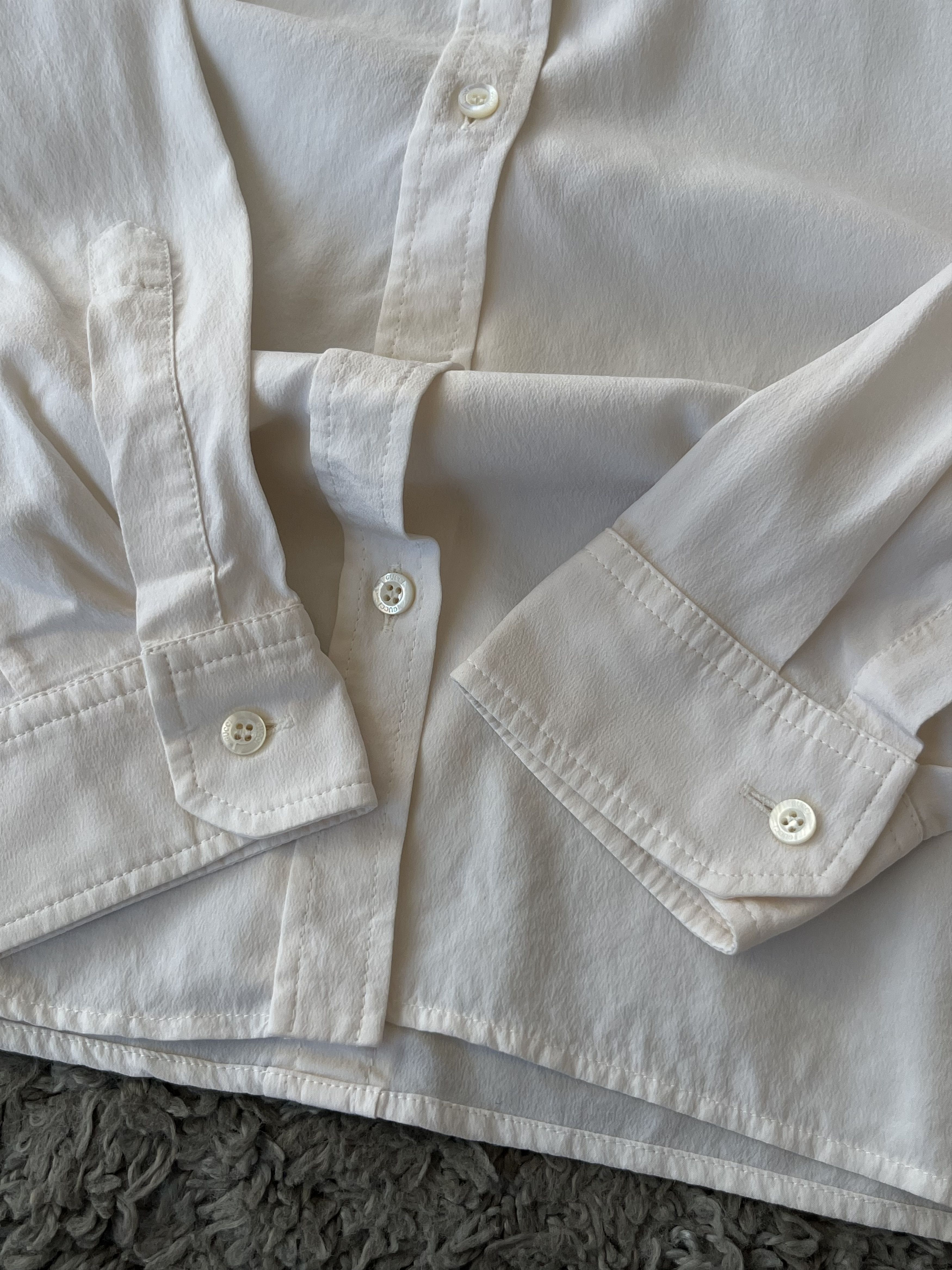 Gucci GUCCI Basic Shirt MADE IN BULGARY 100% Silk size 40(S) Size S / US 4 / IT 40 - 6 Thumbnail
