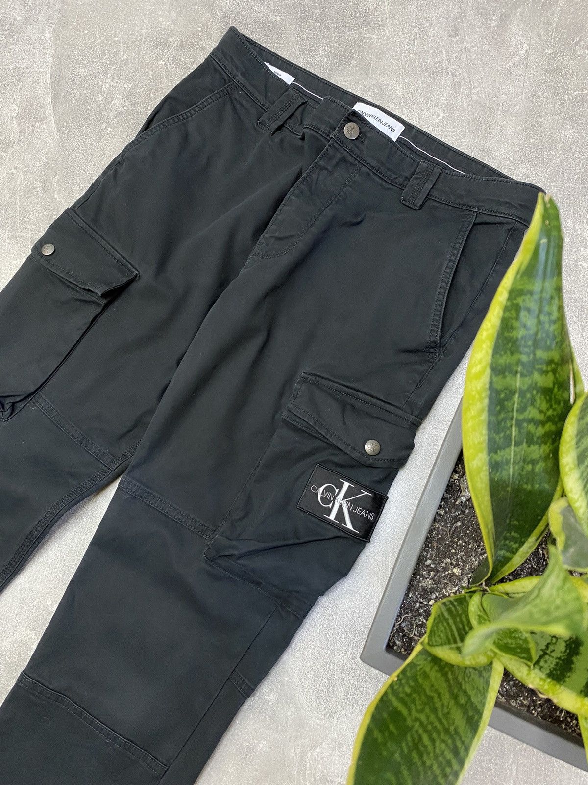 Calvin Klein × Japanese Brand × Vintage Cargo Calvin Klein Pants Pockets Trousers Black Size US 31 - 1 Thumbnail