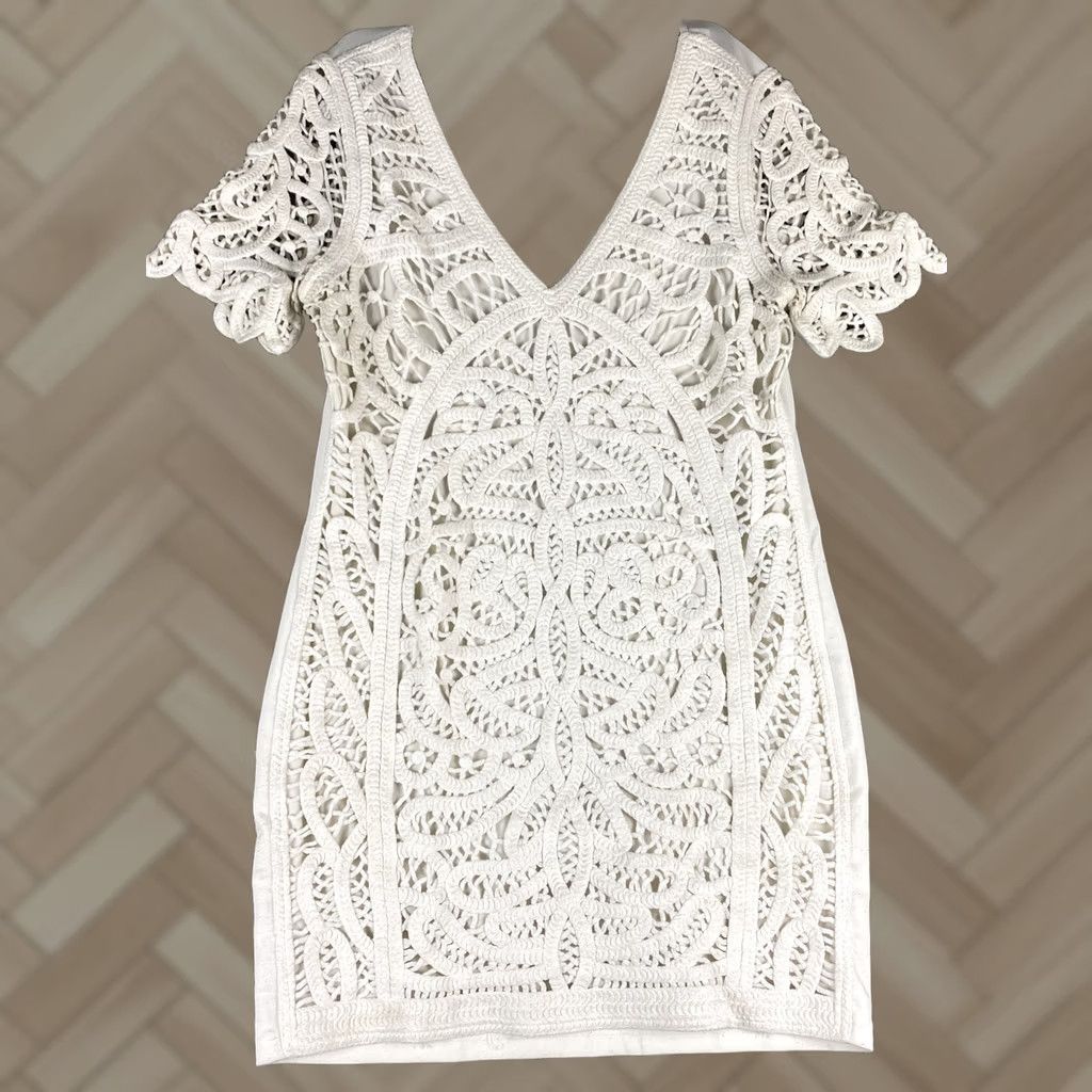 French Connection VINTAGE? French Connection White Mini Dress Women's Size 12 Short Sleeve V-Neck Pullover Lined A-Line 30-4 Size XL / US 12-14 / IT 48-50 - 1 Thumbnail