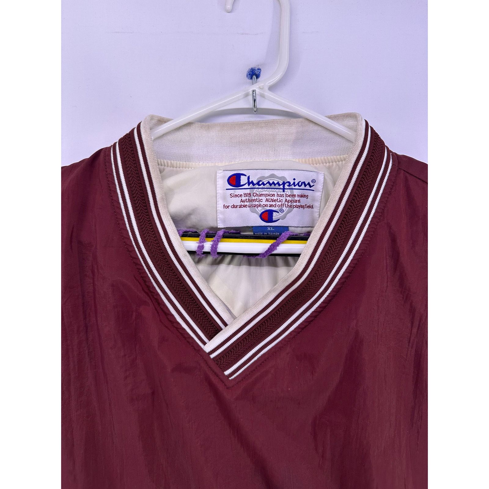 Champion Vintage 90'S-00'S Champion V-neck nylon pullover mens sizeXL Size US XL / EU 56 / 4 - 4 Thumbnail