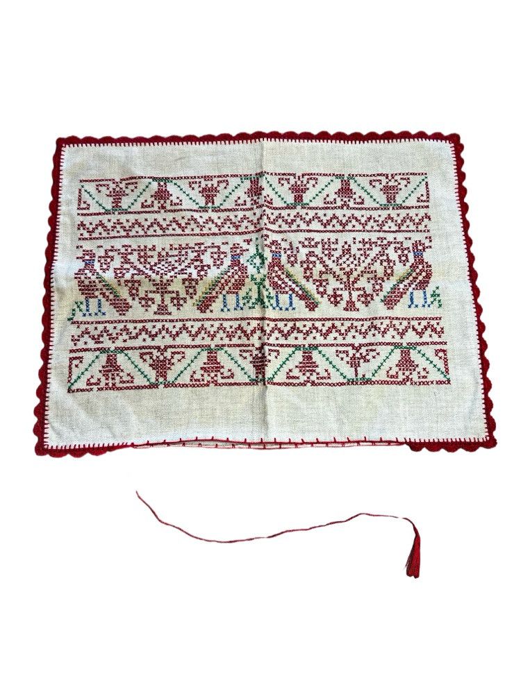 Vintage Vintage Needle Point Cross Stitch Throw Pillow Case Size ONE SIZE - 1 Thumbnail