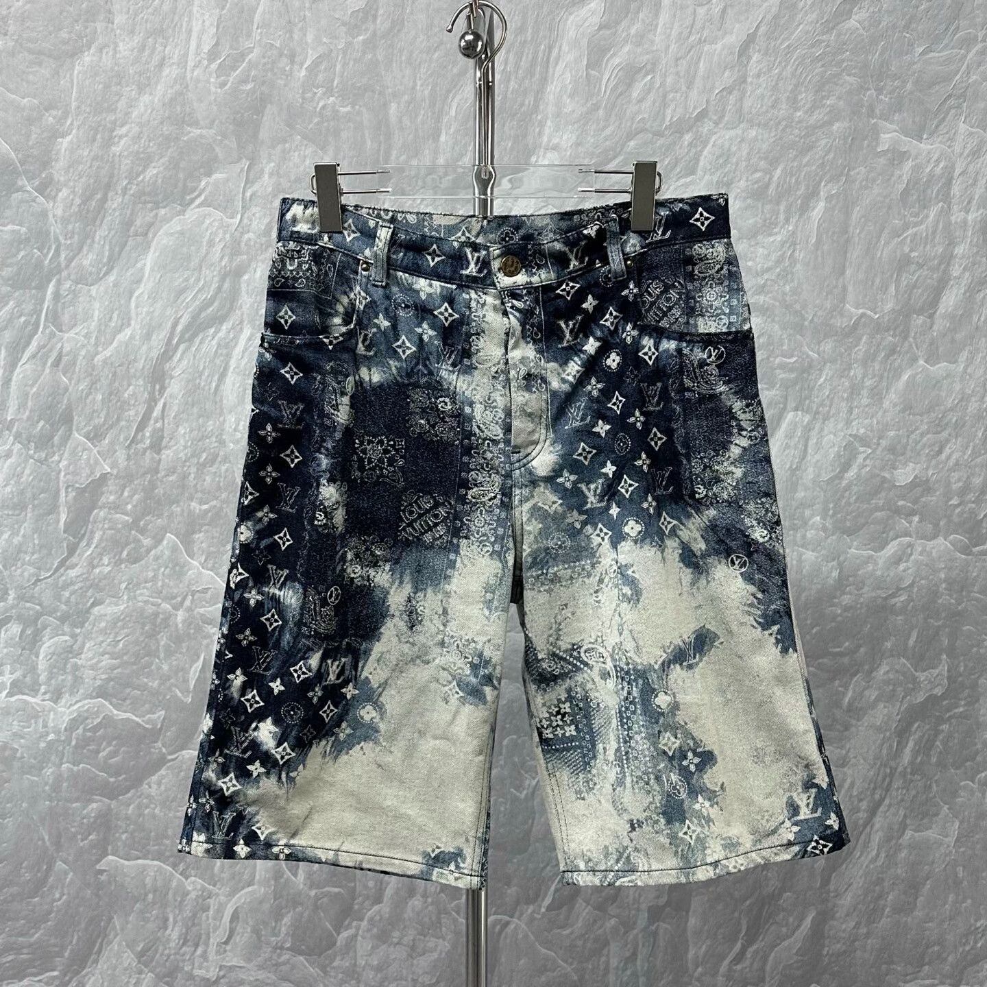 Louis Vuitton louis vuitton denim shorts with floral print Size US 31 - 1 Thumbnail