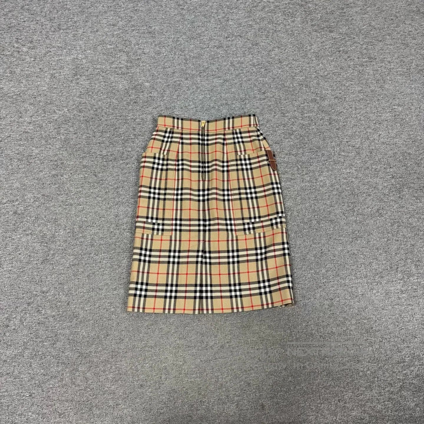 Burberry BURBERRY size 34 Grid-patterned leather buckle accessory f Size 26" / US 2 / IT 38 - 2 Thumbnail