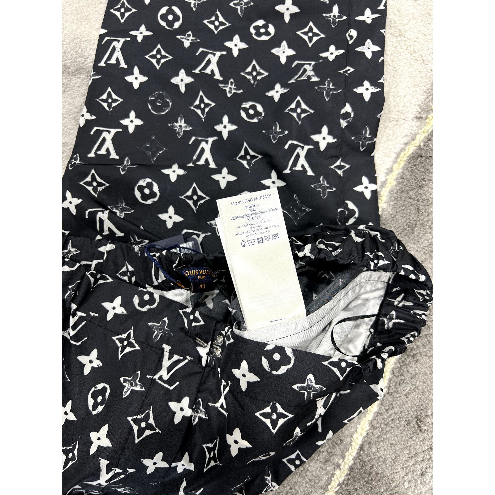 Louis Vuitton Louis Vuitton Stencil Effect Logo Jogging Jogger Pants 40 Size 27" / US 4 / IT 40 - 12 Thumbnail