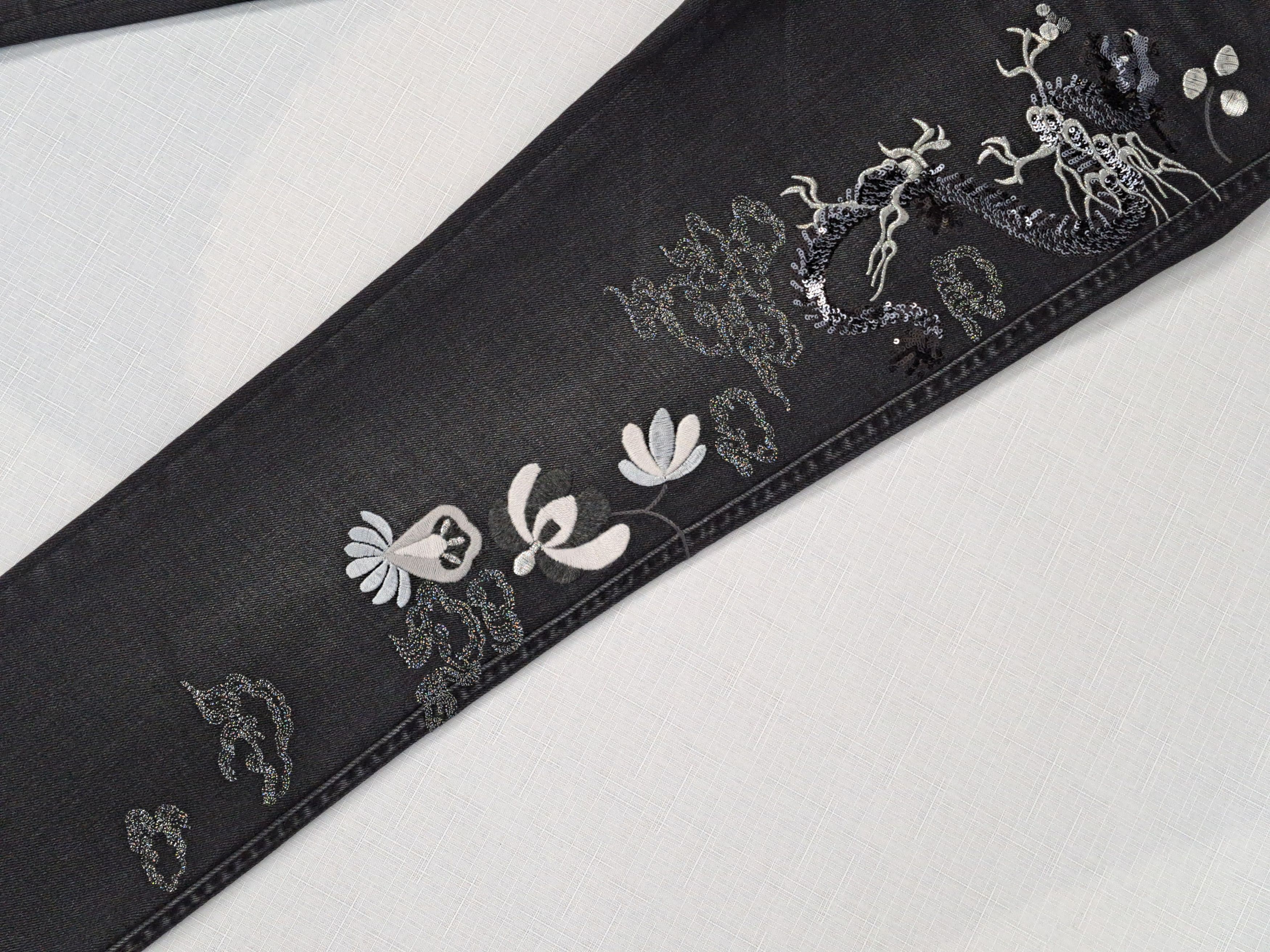 Ermanno Scervino Ermanno Scervino embroidered dragon slim jeans. Size 38IT Size 26" / US 2 / IT 38 - 7 Thumbnail
