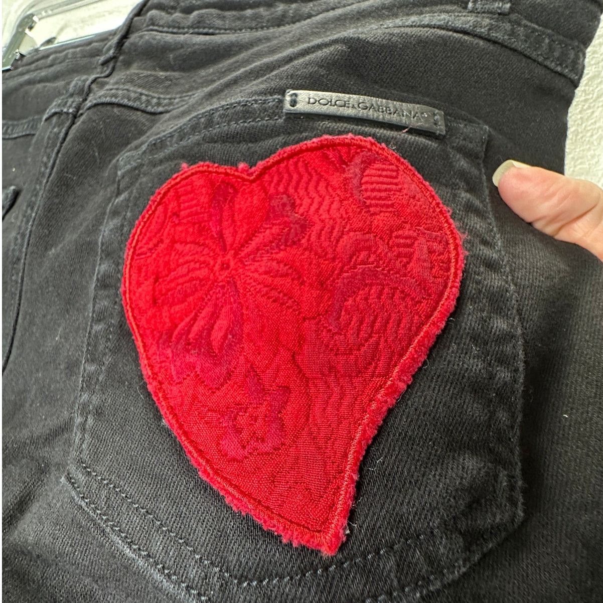 Dolce & Gabbana Dolce & Gabbana Black Jean Red Patch Hearts on Back 44 / L Size 32" / US 10 / IT 46 - 8 Thumbnail