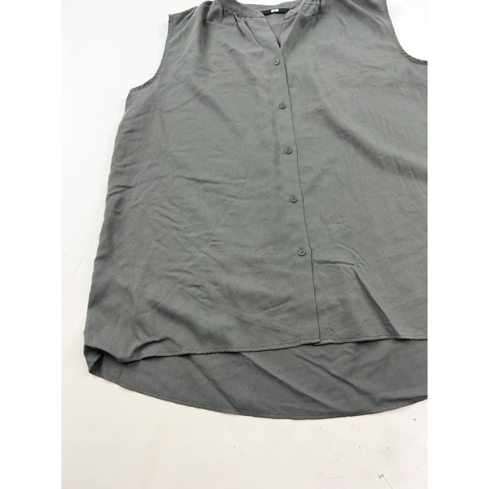 Uniqlo Uniqlo Blouse Womens XL Gray V-Neck Sleeveless Button Tunic Lightweight Top Size XL / US 12-14 / IT 48-50 - 3 Thumbnail