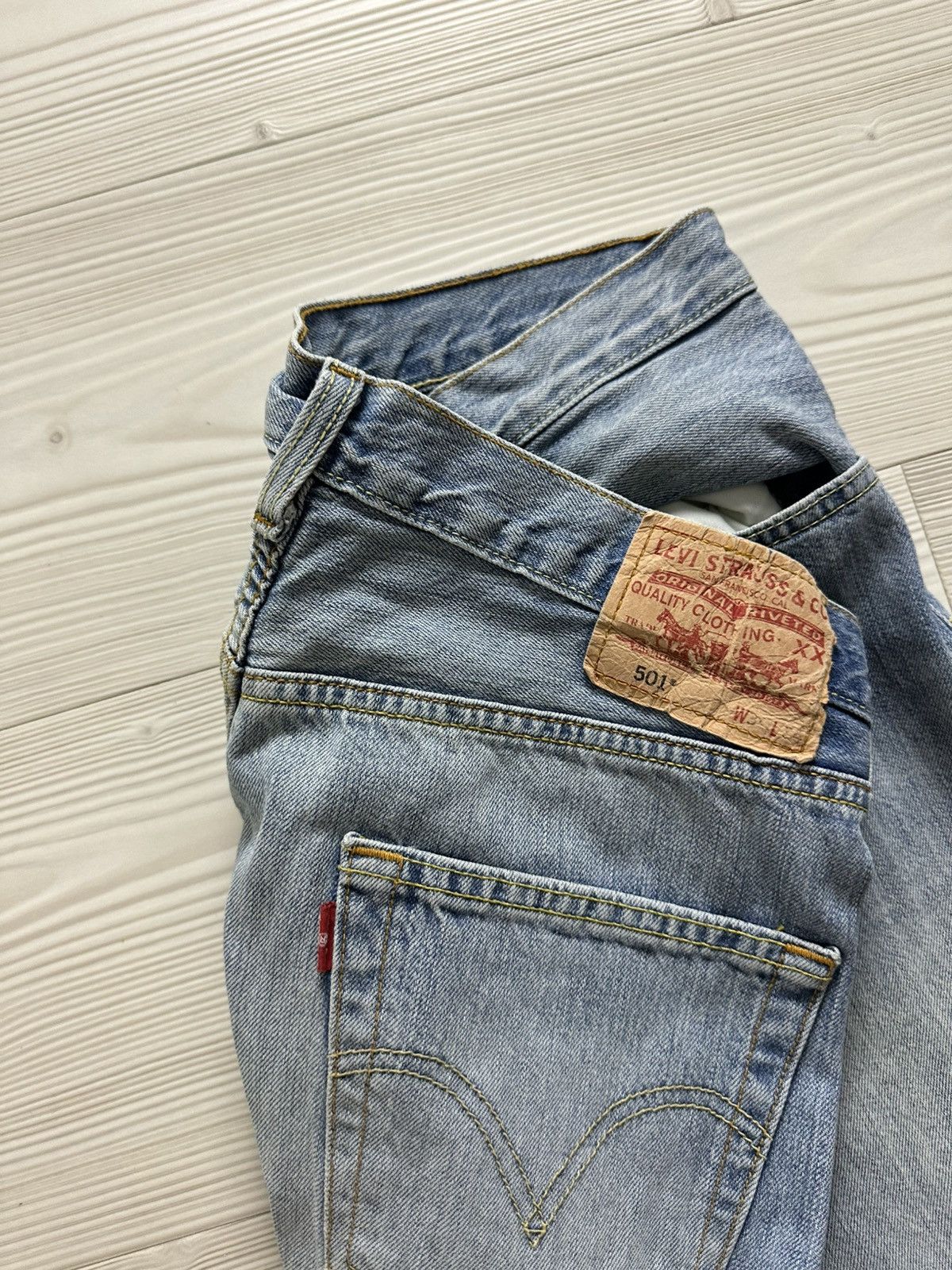 Vintage Levi’s baby blue 501 05’ 34/34