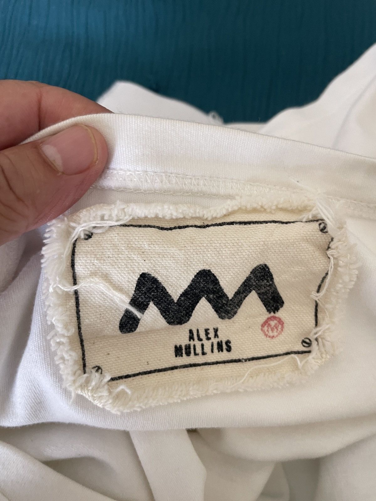 Alex Mullins Hand w/ goldfish Cropped tee Size US M / EU 48-50 / 2 - 7 Thumbnail