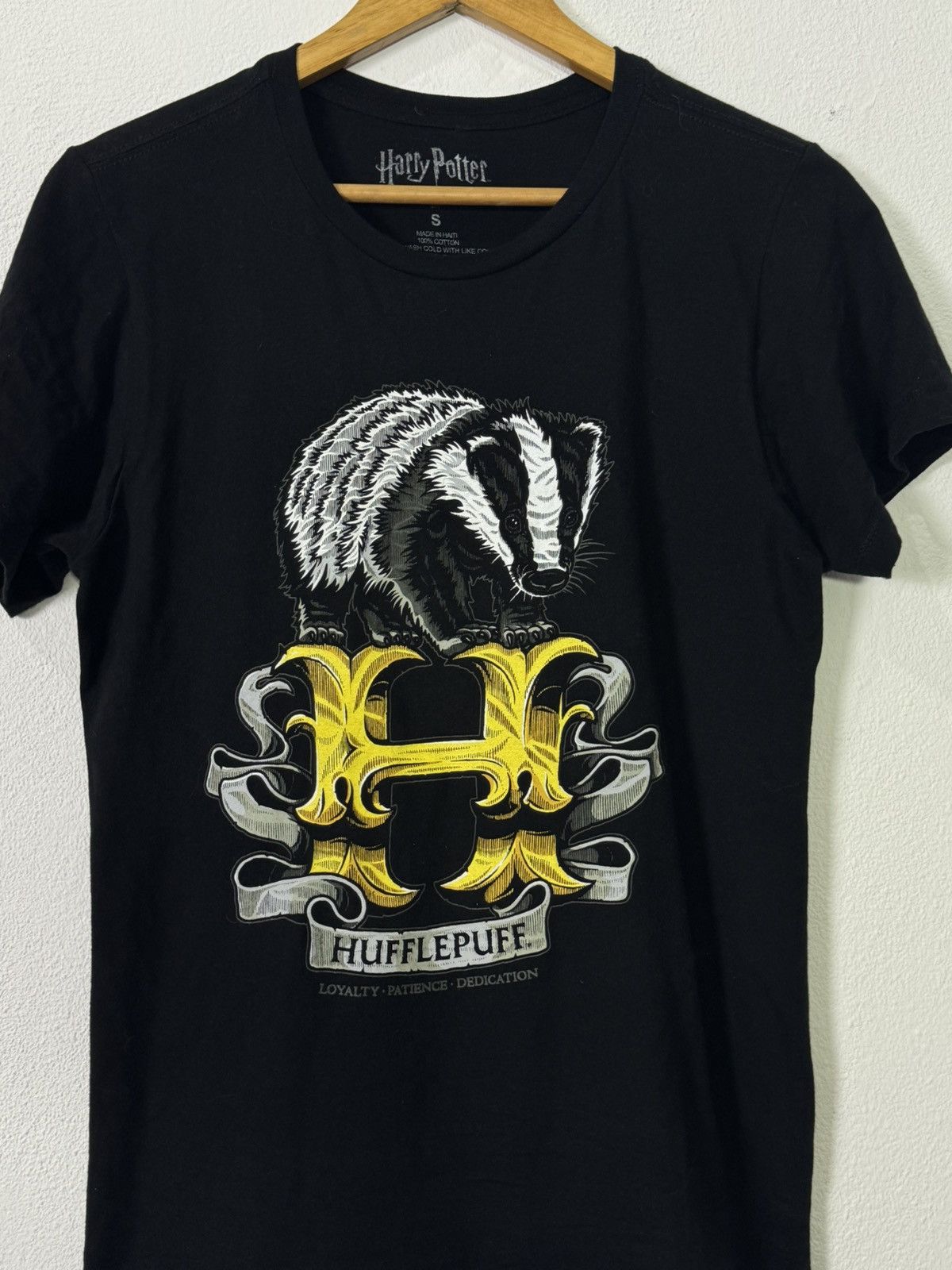 Anime Harry Potter Hufflepuff H logo tshirt Size US S / EU 44-46 / 1 - 2 Thumbnail