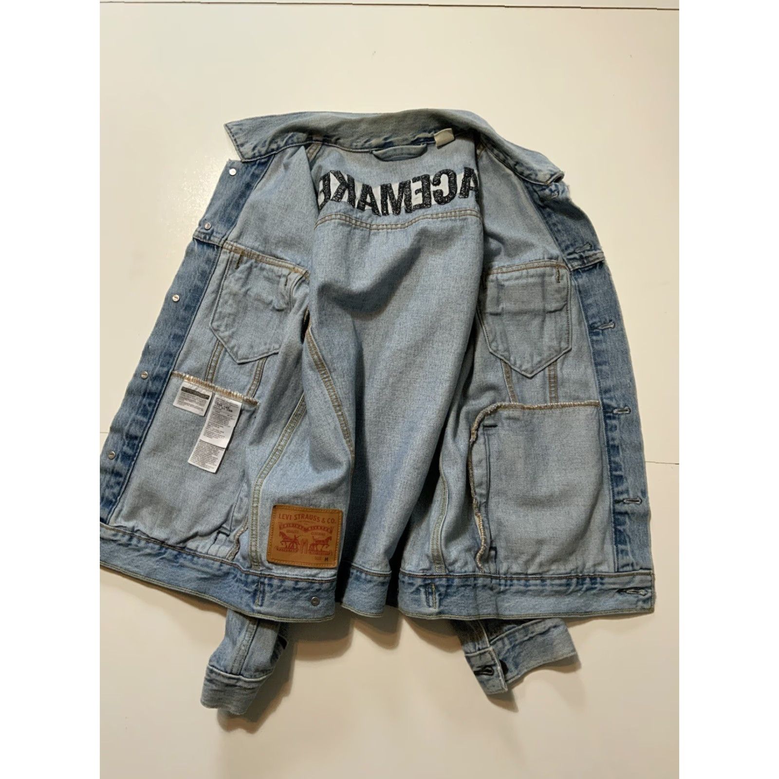 Levi's Levis Strauss Peacemaker Embroidered Button Denim Jean Trucker Jacket Sz. M Mens Blue Denim Jacket Button Embroidered Trucker Jeans Size US 31 - 3 Thumbnail