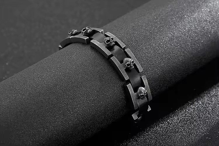Jewelry Punk Gothic Skull Head Massive Bracelet Size ONE SIZE - 1 Thumbnail