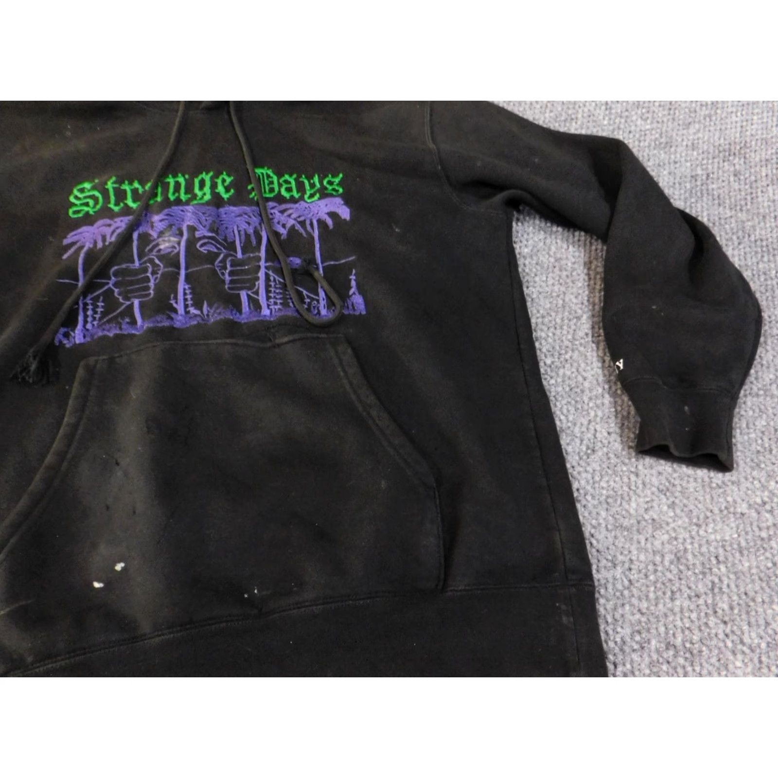 Obey VINTAGE Obey Strange Days Hoodie Mens Small Black Pullover Graphic Sweatshirt Distressed Size US S / EU 44-46 / 1 - 5 Thumbnail