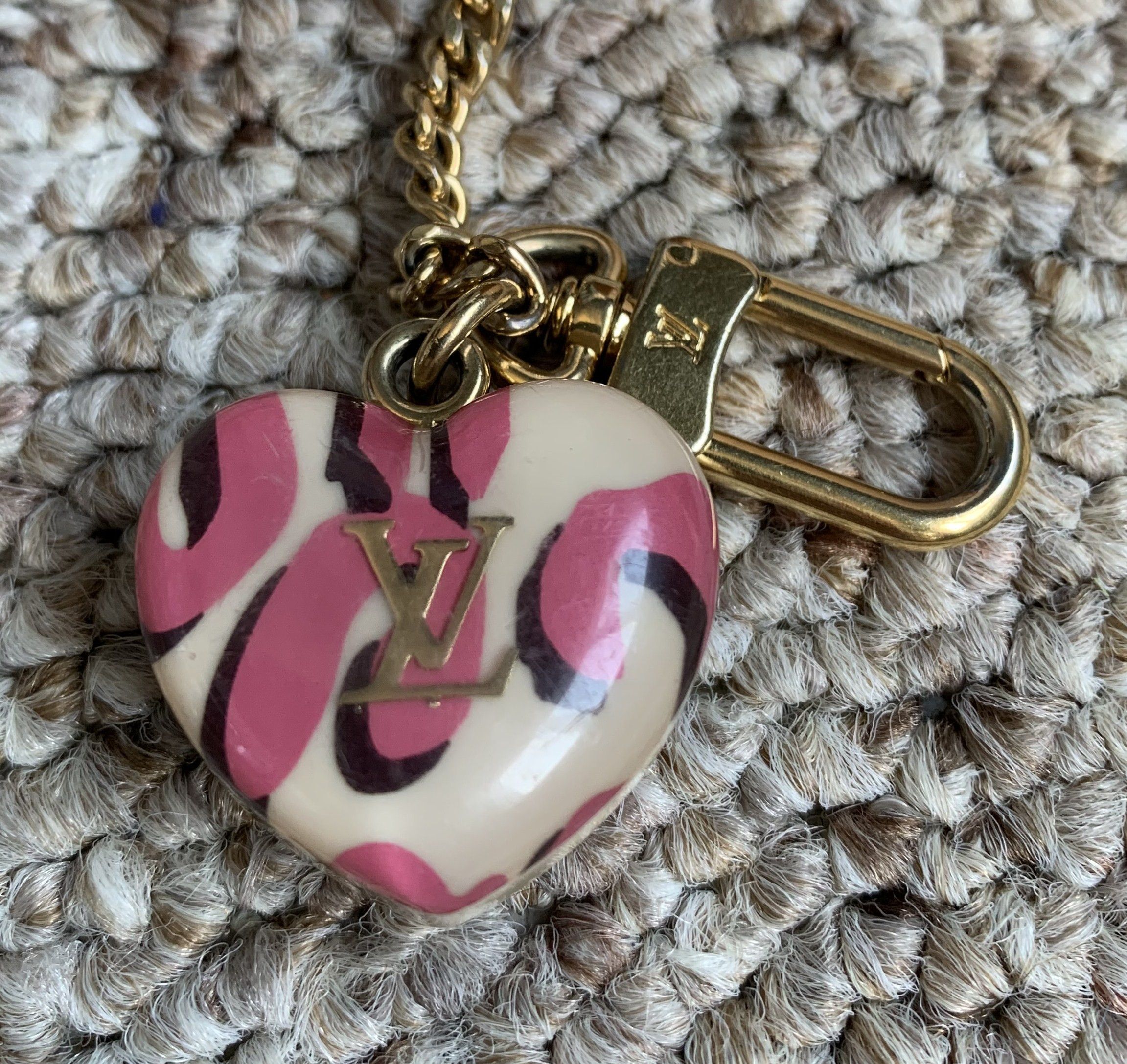 Louis Vuitton S/S 2008 Vuitton x Sprouse Leopard Monogram Heart Pouch Size ONE SIZE - 9 Thumbnail